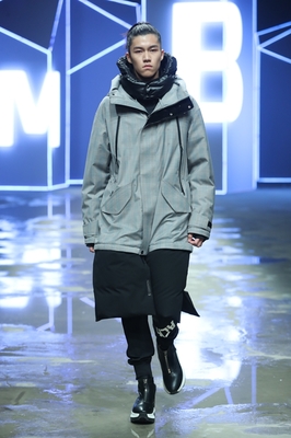 用年輕的態(tài)度解鎖羽絨新時(shí)尚 “黑貓白貓皋小春”再登中國(guó)國(guó)際時(shí)裝周